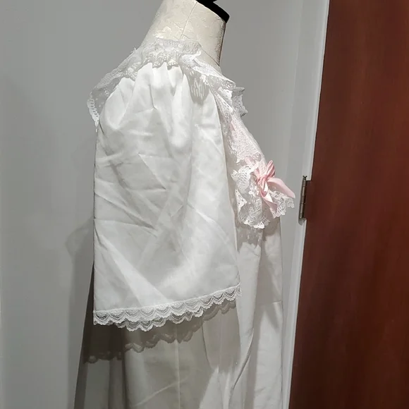 Elegant White Lace Chemise with Pink Accents - Picture 6 of 9